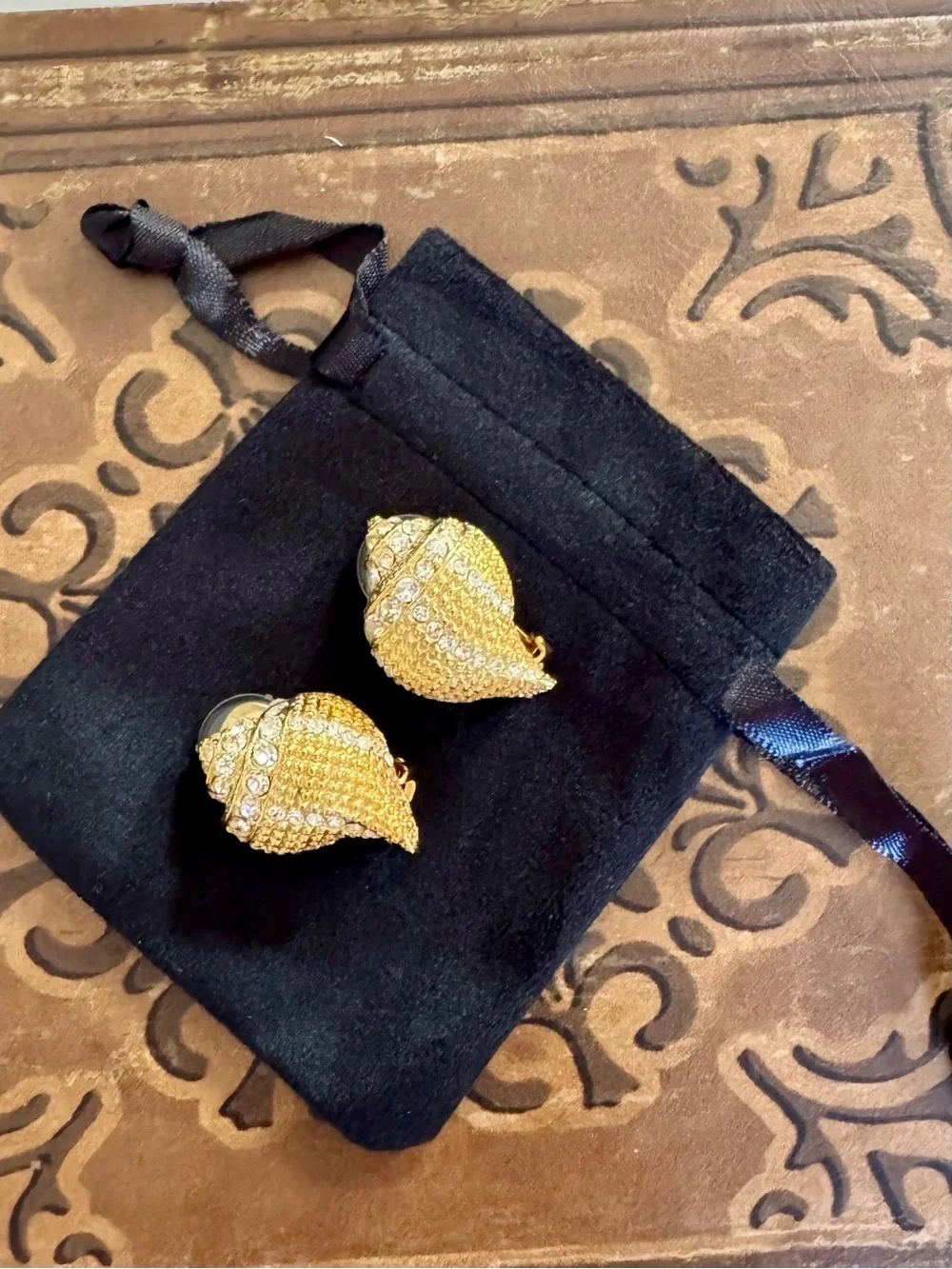 Kenneth Jay Lane Gold and Clear Crystal Shell Clip-On Earrings - Picture 4 of 5